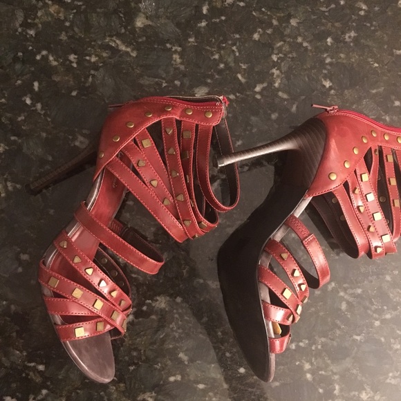 Size 8 heels - Picture 2 of 6